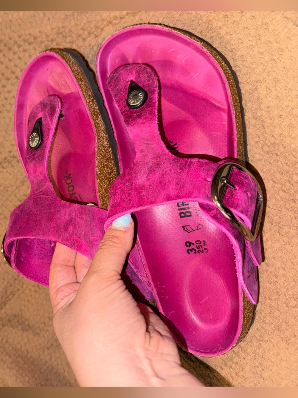 Birkenstock Gizah Oiled Leather Bright Fuchsia Sandals - Size 39